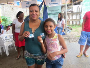 A Sra Adeildes Sant com a filha Ana Lara