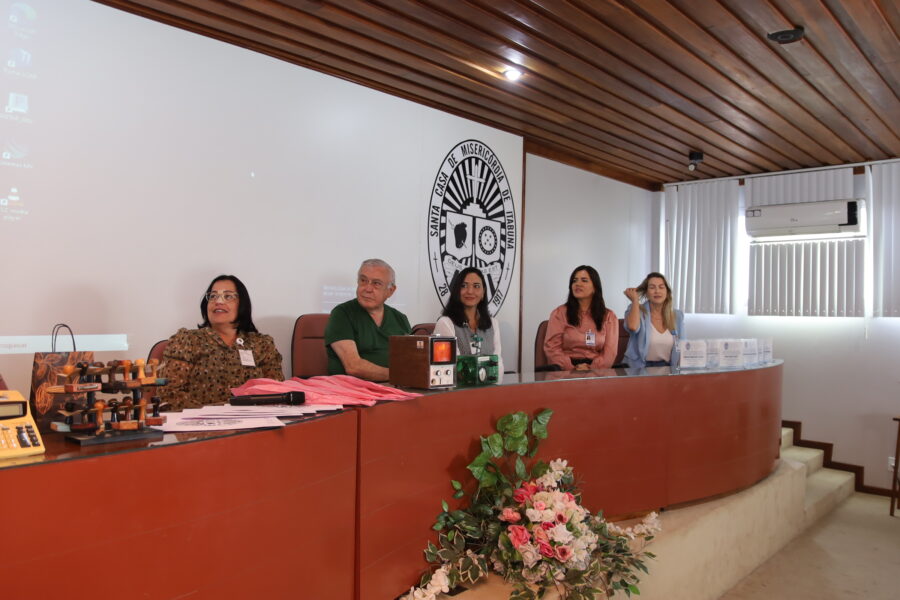 Mesa composta por representantes da SCMI